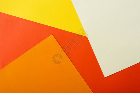 白红黄色和橙色亮纸的图片