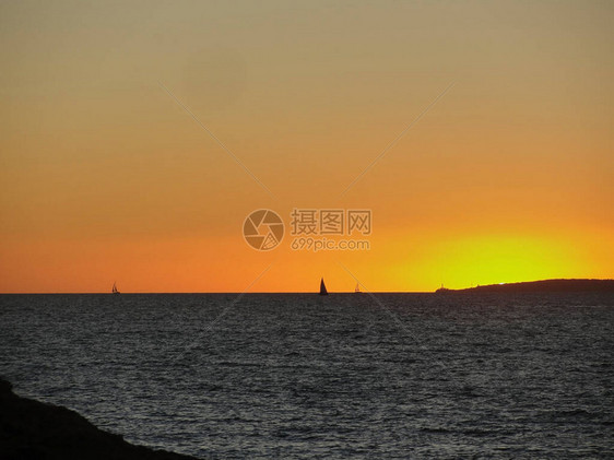 马略卡岛阿雷纳尔海滩的日落图片