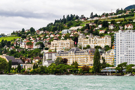 瑞士日内瓦湖蒙特勒的景象Mon图片