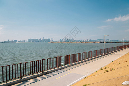 海和仁川现代城市风景从韩国西图片