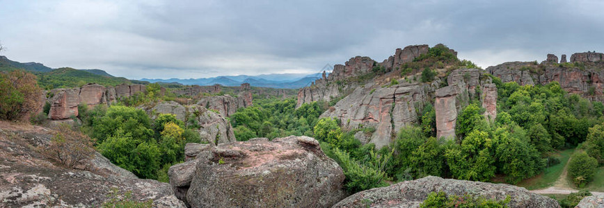 保加利亚西北部Belogradchik一个中世纪堡垒的墙壁和岩层全景环形图示图片
