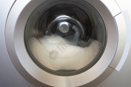 洗衣机的滚筒有泡沫的图片