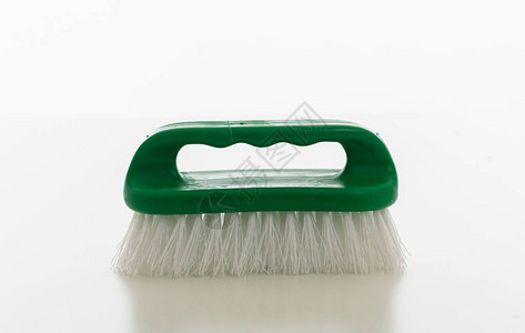 孤立在白色背景下的清洁刷塑料刷鲜绿色手工具图片