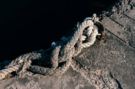 码头的绳子图片