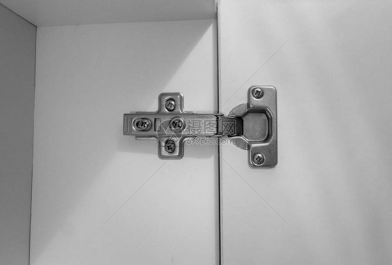 带闭门器的橱柜铰链黑色和白色图片