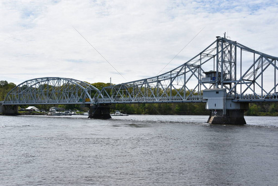 康涅狄格州东哈达姆的吊桥图片