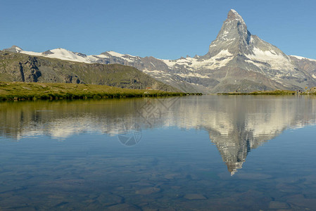 瑞士阿尔卑斯山Zermatt的Stellisee湖和Mat图片