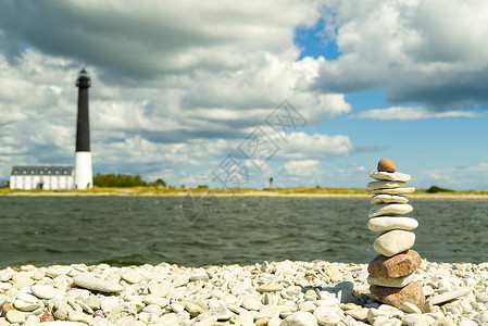 在爱沙尼亚Saaremaa岛Sorve灯塔的幸福自由与稳定概念中图片