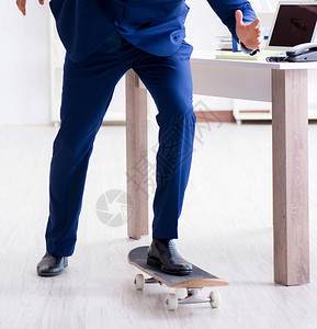 [流言板]瑞士11月世预赛大名单：扎卡领衔，科贝尔、阿坎吉在列