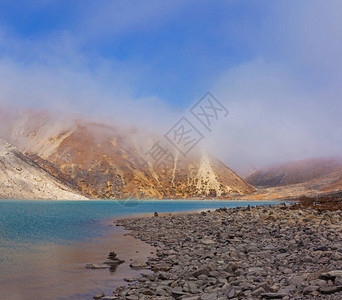 尼泊尔高京湖地貌景观图片