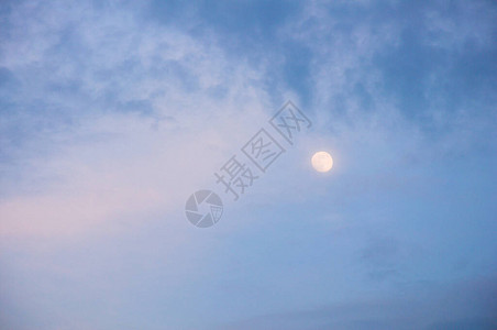 月亮在清晨时的月亮图片