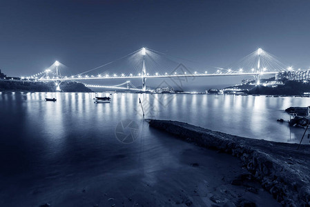 黄昏的香港汀九桥和青马大桥图片