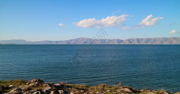 塞万湖是亚美尼亚盖加尔库尼克省世界第二大淡水湖图片