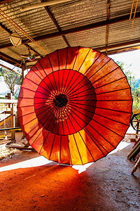 五颜六色的缅甸阳伞图片