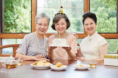 老年女性闺蜜聚会庆祝生日背景