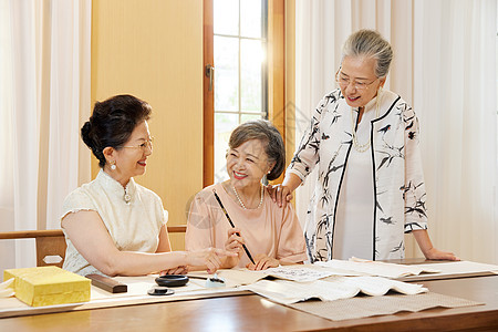 社交生活老年人聚会写书法背景