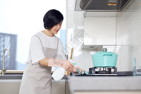 厨房消毒清洁的居家女性背景图片