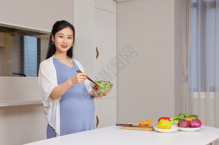 居家青年孕妇健康饮食图片