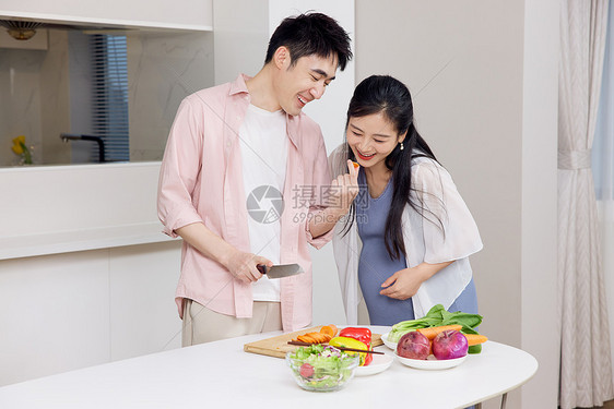 居家青年夫妻健康饮食图片
