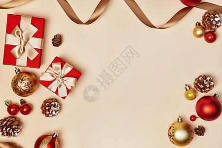 圣诞礼盒与圣诞装饰静物图片