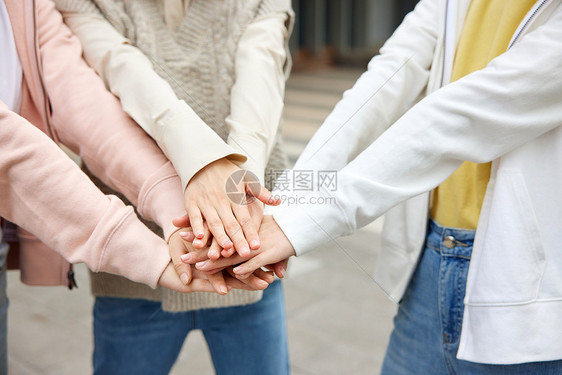 女大学生团结特写图片