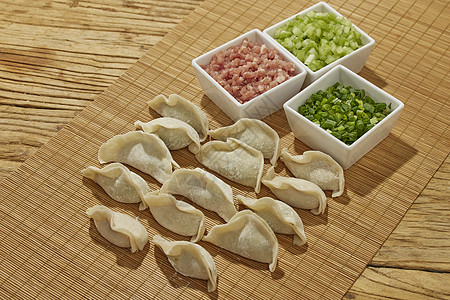 传统中式生水饺高清图片