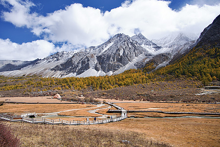 秋天的网红景点稻城亚丁的山川湖海风光图片