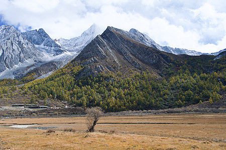 秋天的网红景点稻城亚丁的山川湖海风光图片