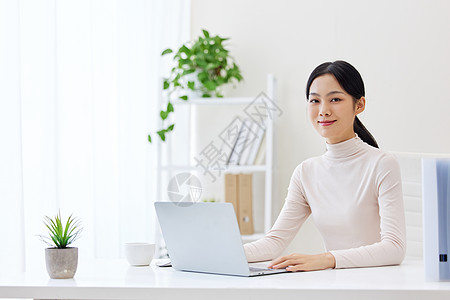 女性居家办公形象背景图片