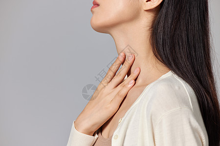 女性咽喉炎呼吸困难图片