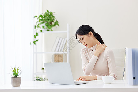 肩膀疼痛职场女性肩部不舒服背景