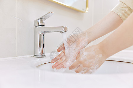 卫生间洗手的女性特写高清图片