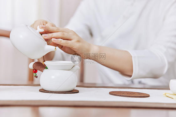 茶艺师沏茶特写图片