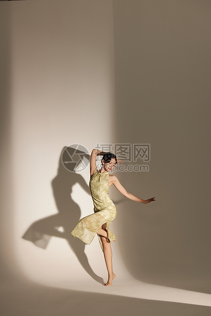 跳芭蕾国潮女性舞者图片