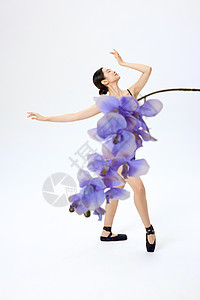 鲜花紫色裙子芭蕾舞者图片