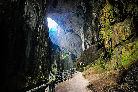 通天阁紫云格凸河穿洞背景