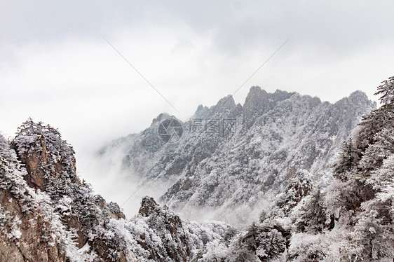 河南老君山银装素裹大雪封山雪景图片