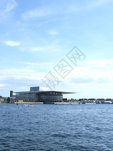 位于丹麦首都哥本哈根市的现代歌剧院大楼景观图片