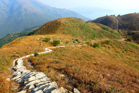 绕山之路图片