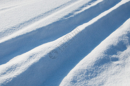 雪上积图片