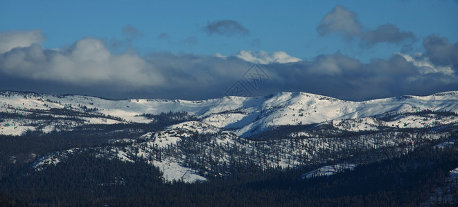 优胜美地公园的冬山图片