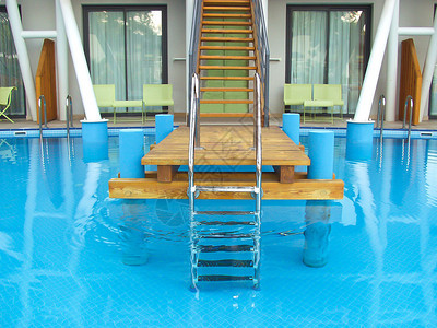 温泉酒店的游泳池图片