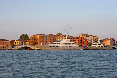 威尼斯大运河与意大利贡多拉图片