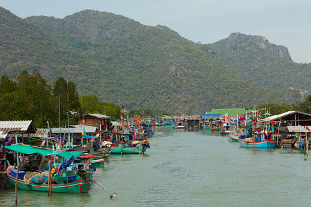 泰国港口的渔船场景图片