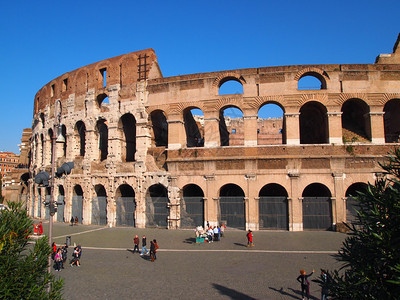 罗马竞技场的游客图片