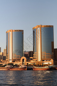 迪拜溪的Deira双塔背景图片