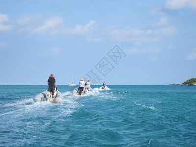 加勒比海的快艇图片
