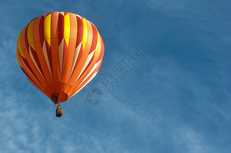 橙色热气球图片