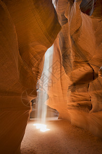 羚羊峡谷纳瓦霍美丽的光线图片