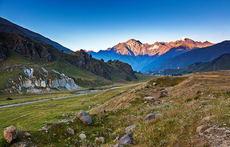 美丽的景色高山如乔治亚欧洲高加索山图片